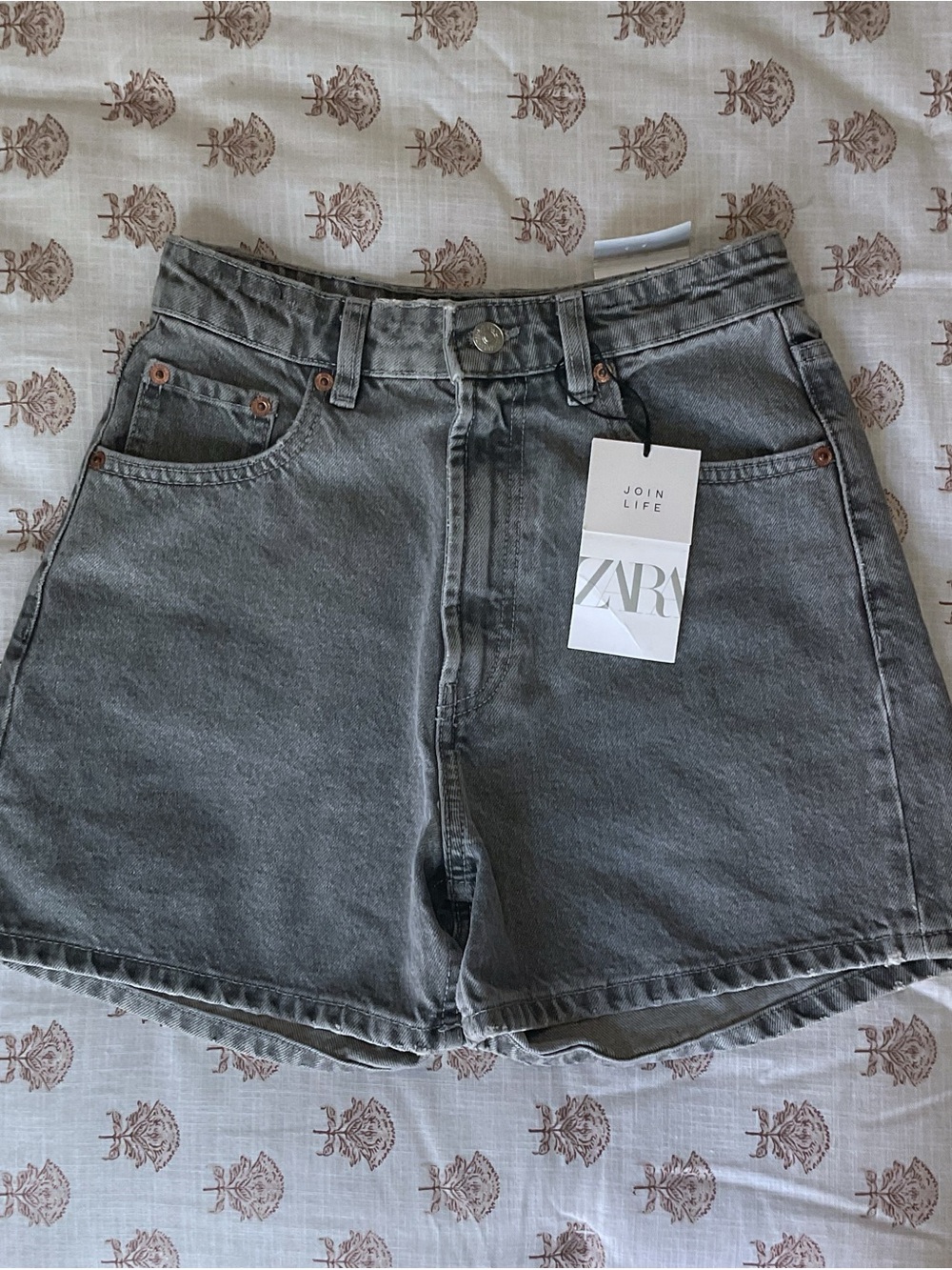 ZARA Women's Gray High-Rise Denim Shorts